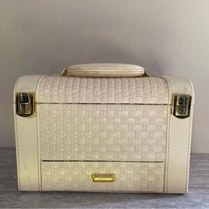 SDd Pulse  woman, leather jewelry box, cream col much space, Great Holiday Gift